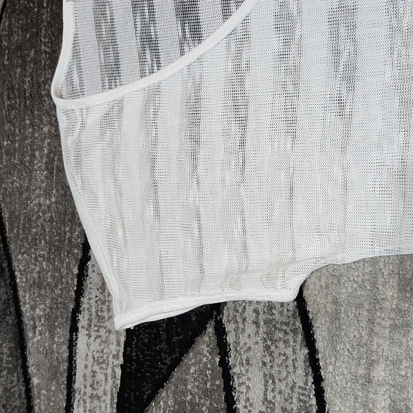 EYELASH COUTURE WHITE STRIPED MESH V-NECK SHORT SLEEVE TOP MEDIUM - Picture 4 of 12